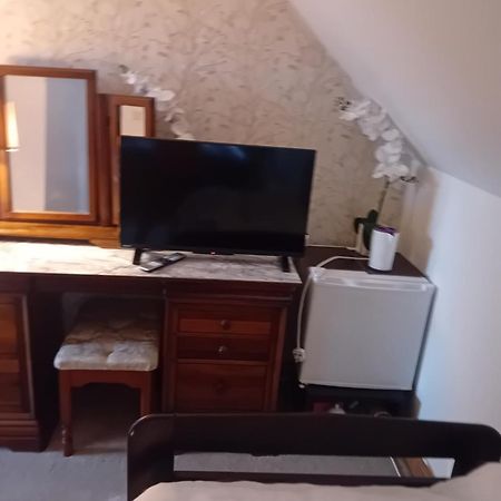 Annaswood B&B Cahir Bagian luar foto