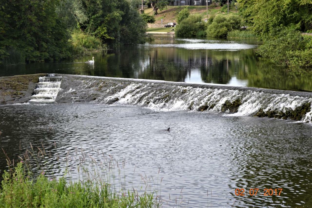 Annaswood B&B Cahir Bagian luar foto