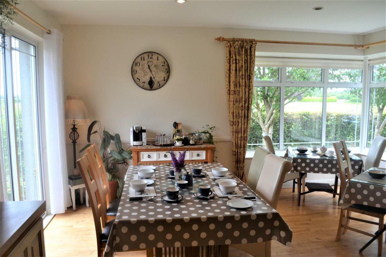 Annaswood B&B Cahir Bagian luar foto