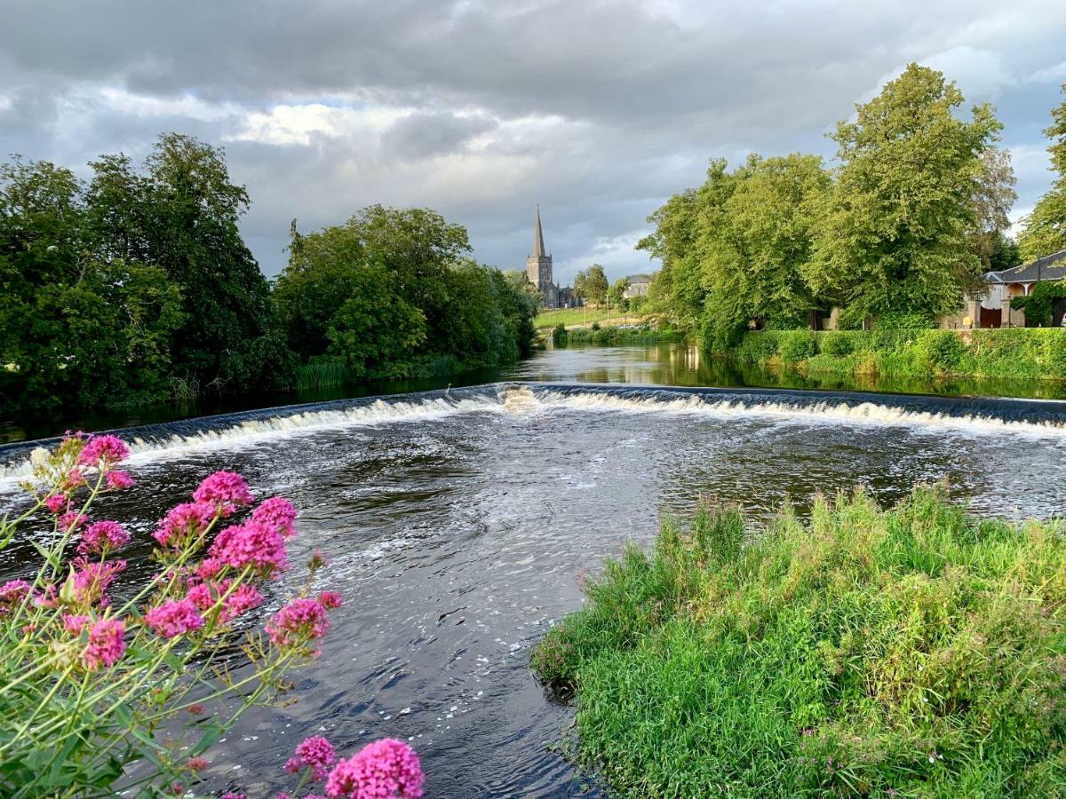 Annaswood B&B Cahir Bagian luar foto